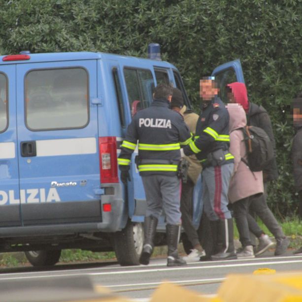 Savona: migranti nascosti in un camion, non si placa il fenomeno dei &quot;passeur&quot;