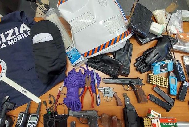 Tenta di recuperare centomila euro da un investimento sbagliato con due tentati sequestri a Genova e Varazze: arrestato imprenditore savonese  (FOTO e VIDEO)