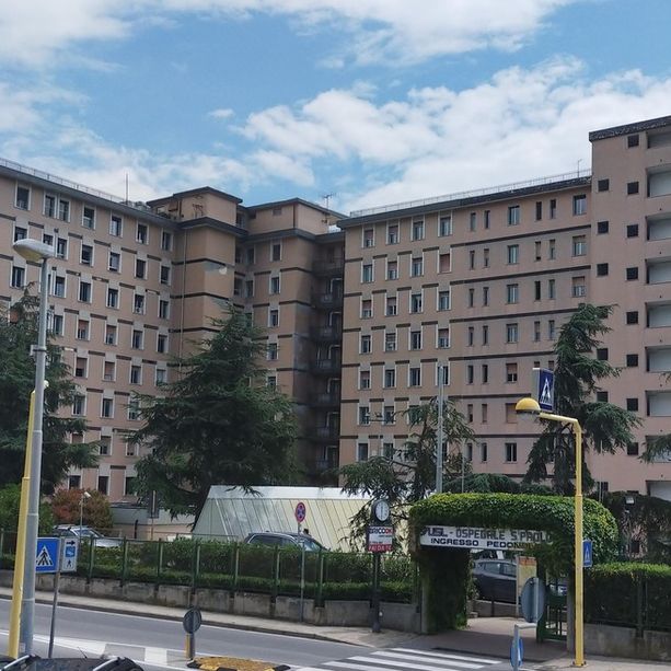 Albissola, donna accusa un malore in mare: codice rosso al San Paolo