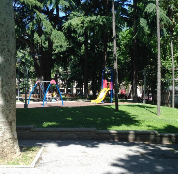Savona, sicurezza in piazza del Popolo. Lo sfogo: &quot;Location non sicura per i mercatini nelle ore serali&quot;