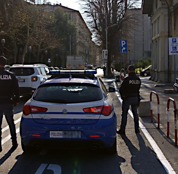 Spaccio in Piazza del Popolo a Savona, smantellata dalla Polizia una rete gestita da stranieri: 13 arresti