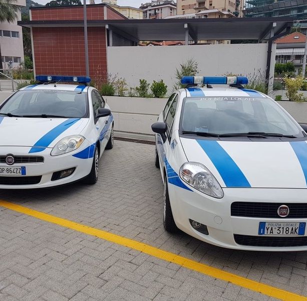 Lenza da pesca tesa sulla via Aurelia ad Alassio: individuati i responsabili, sono due minorenni