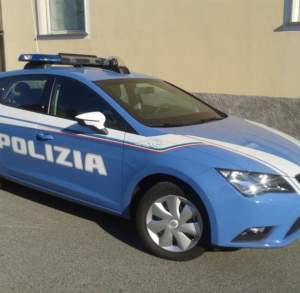 Nascondeva hashish nel controsoffitto della cucina: 30enne arrestato a Savona