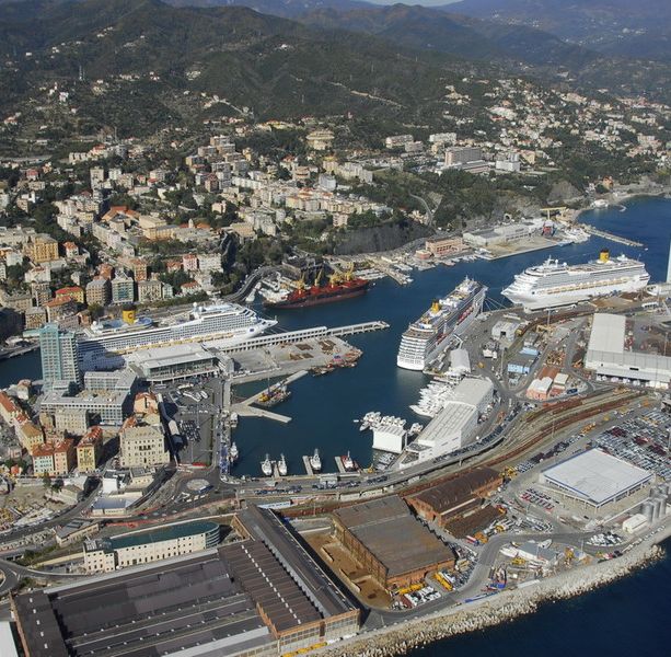 Green pass, il Viminale: &quot;Le imprese valutino tamponi gratuiti per i portuali&quot;