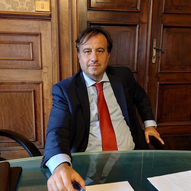 Indagine del Sole24, consenso in calo per il sindaco Russo rispetto al giorno delle elezioni