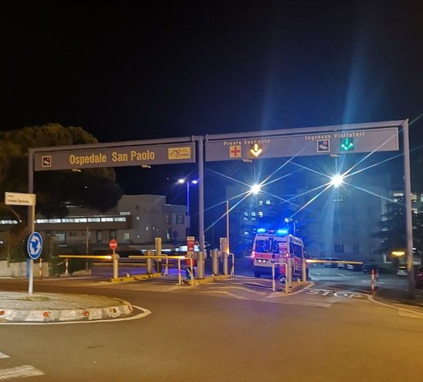 Accoltellamento a Spotorno, uomo ferito alla gamba: codice giallo al San Paolo