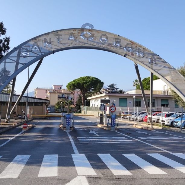 Scontro tra moto e auto a Savona: centauro in codice rosso al Santa Corona