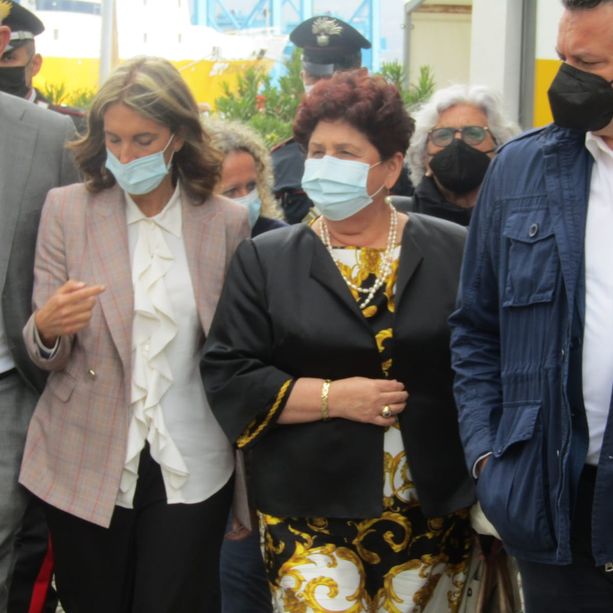 Vado, vertice vice Ministro Bellanova-sindacati: “La pazienza è finita, vogliamo incontro con il Mise, lavoratori chiedono risposte” (VIDEO)