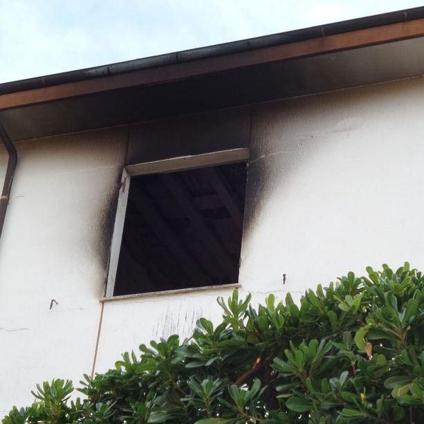 Appartamento in fiamme a Boissano: due feriti trasportati al Santa Corona (FOTO)