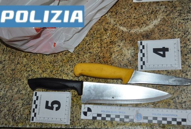 Tenta di accoltellare coinquilini, convalidato l'arresto del 27enne accusato di tentato omicidio