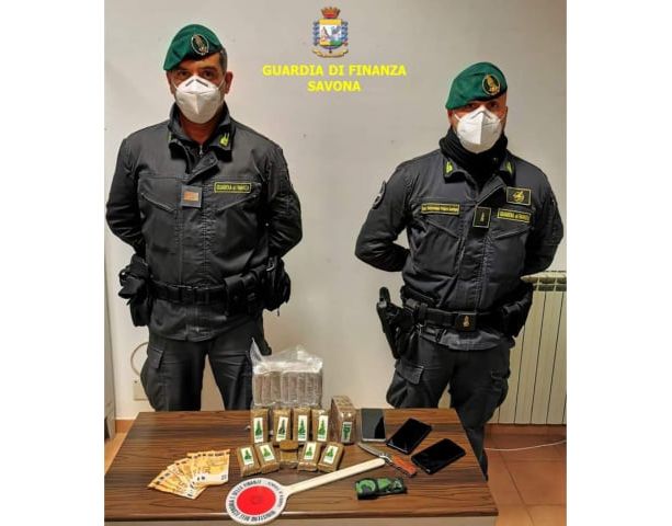 Vado, in possesso di oltre 3 kg di hashish: arrestati due egiziani. Uno aveva violato le norme sull'isolamento fiduciario