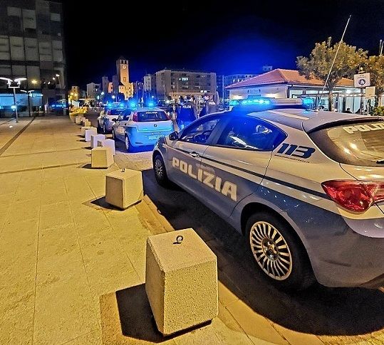 Savona, giovane accoltellato con una lama di 23 cm: denunciato un 18enne con precedenti