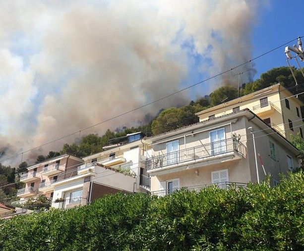 Incendio a Laigueglia, la zona è in fase di bonifica
