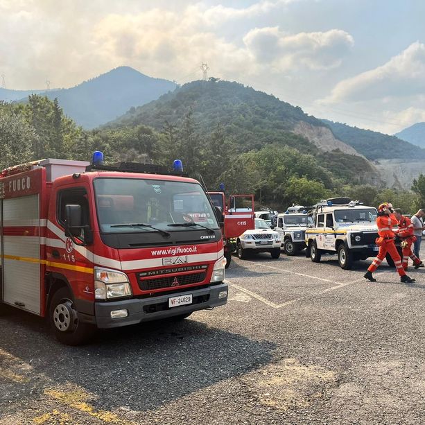 Incendio Borghetto-Toirano sotto controllo: rientro alla base per i mezzi aerei (FOTO e VIDEO)