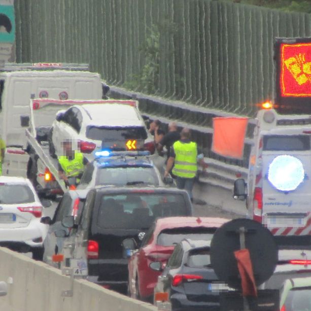 Mattinata di incidenti sulle autostrade savonesi: una ragazza ferita in A6, schianto per un'auto in A10
