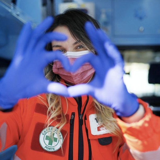 Bimba di un anno e mezzo in arresto cardiaco all'uscita dell'A10 a Voltri, salvata da tre militi della Croce Verde di Albisola