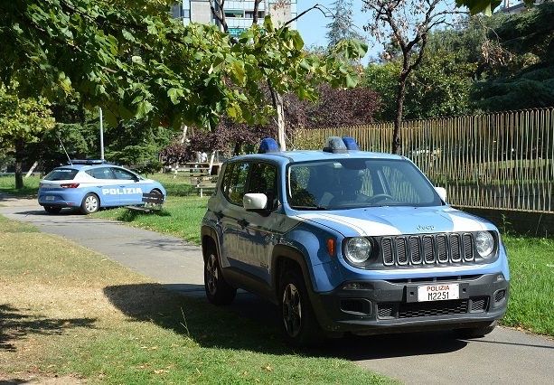 Savona, rapina in piazza delle Nazioni: giovane derubato di portafogli e orologio, tre arresti