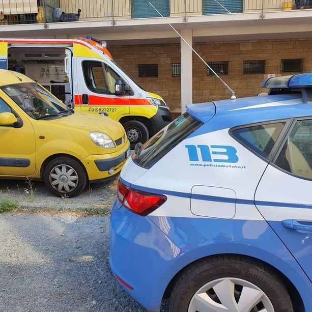 Savona, uomo trovato in un lago di sangue in un alloggio di via Chiappino