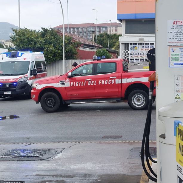 Esplode un’auto a Vado: una donna ha perso la vita (FOTO)