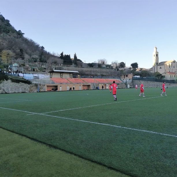 Noli, campo ancora non totalmente a norma. La Polisportiva Nolese chiede al Comune di intervenire