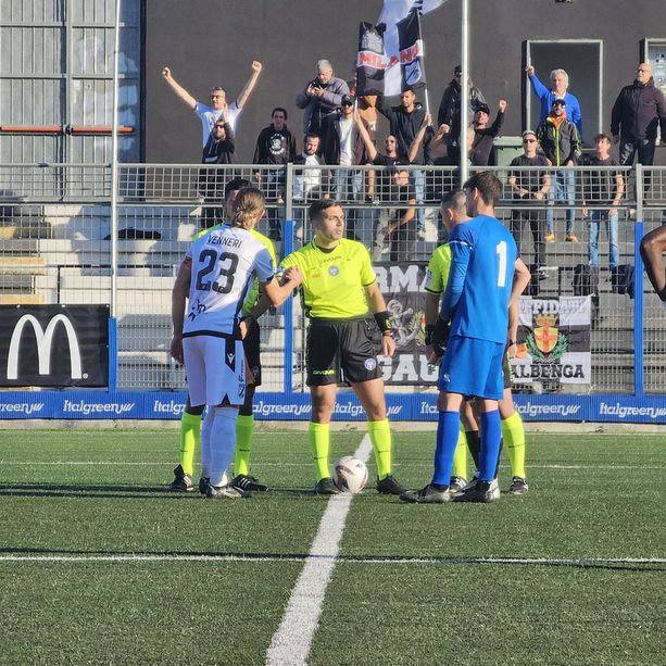 Calcio, Serie D. Aria d'alta classifica al Riva. La webcronaca di Albenga - Derthona (LIVE)