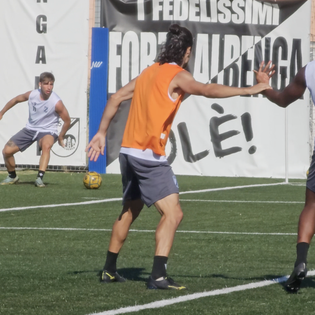 Calcio, Albenga. Lunedì parte il ritiro, bianconeri per due settimane a Mondovì