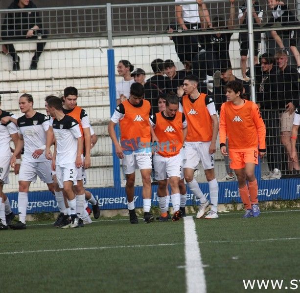 Calcio, Juniores. Griffini al 120' regala la finale all'Albenga. Battuto 2-0 ai supplementari l'Athletic Albaro