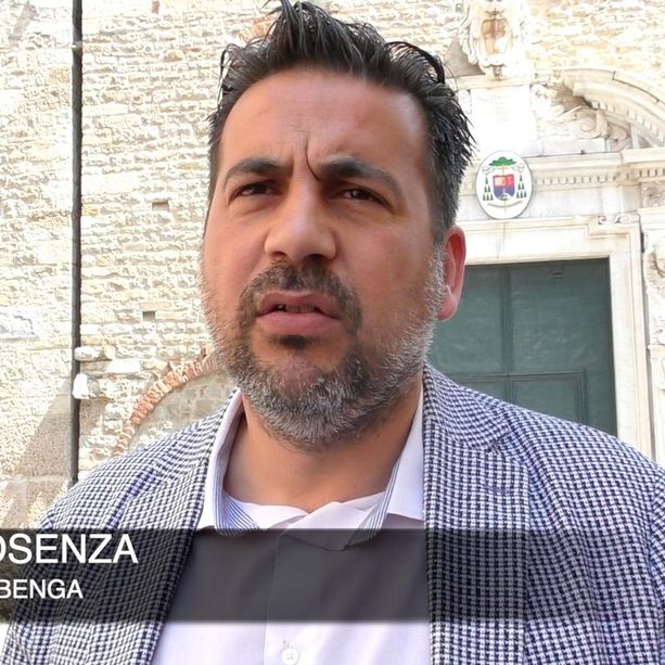 Calcio, Albenga. Quasi un'ora e mezzo di confronto tra la nuova proprietà e il sindaco Tomatis: &quot;Clima ottimo, abbiamo parlato prevalentemente dello stadio Riva&quot; (VIDEO)