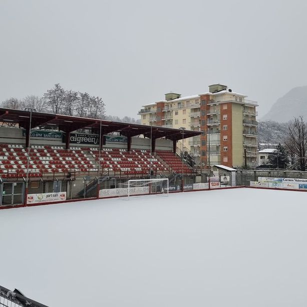 Calcio, Serie D. Rinviata Borgosesia - Vado, la neve imbianca il Comunale