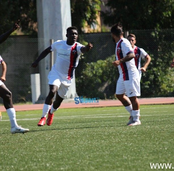 Calcio. Vado, che colpaccio a Stresa! Festa rossoblu con Di Renzo e Adusa, ai piemontesi non basta la doppietta di Tripoli