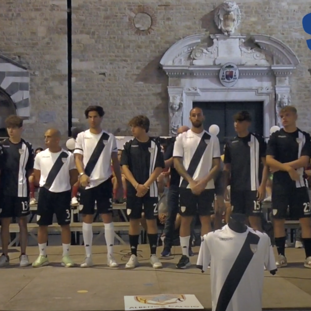 Calcio, Albenga. Rivediamo insieme la presentazione in Piazza San Michele (VIDEO)