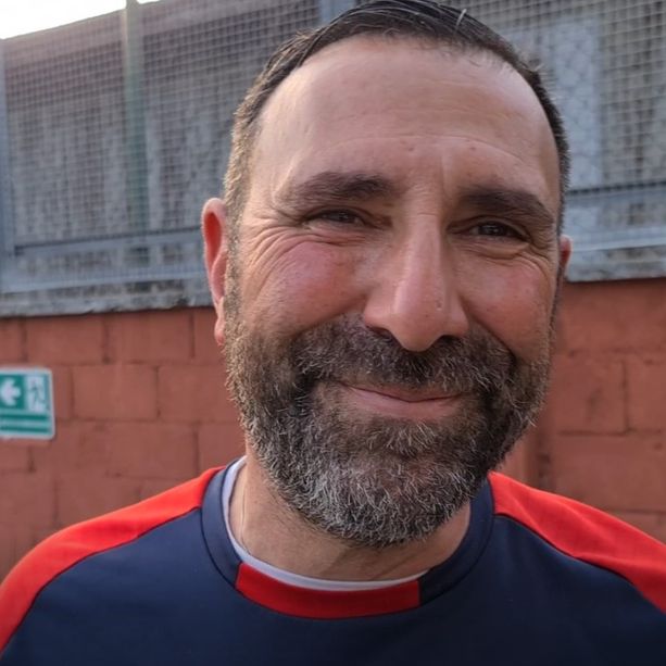 Calcio, Vado. Sorrisi e dedica per mister Francomacaro dopo il successo di Borgosesia: &quot;Stiamo dimostrando di essere in miglioramento, questa vittoria è per mio figlio Leandro&quot; (VIDEO)