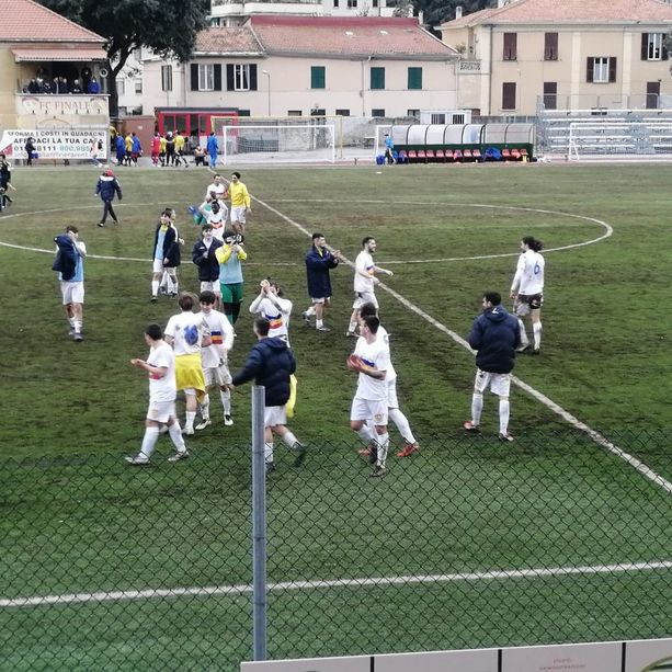 Calcio, Eccellenza. Finale vittoria e sorpasso: la Cairese travolta 3-0