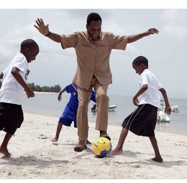 Addio a Pelé, ma il mito è vivo. Perché sì, «i momenti felici sono eterni»