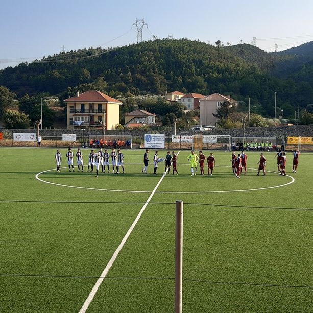 Calcio. Coppa Liguria di Prima Categoria. Festa Vadese, primo tonfo del Savona, Ninivaggi e Salis firmano un successo storico per gli azzurrogranata