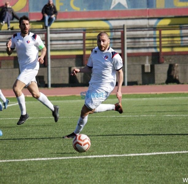 Calcio. Serie D, si infiamma la lotta salvezza: Derthona e Vado non possono più sbagliare, alle 14.30 è sfida delicata tra piemontesi e rossoblu