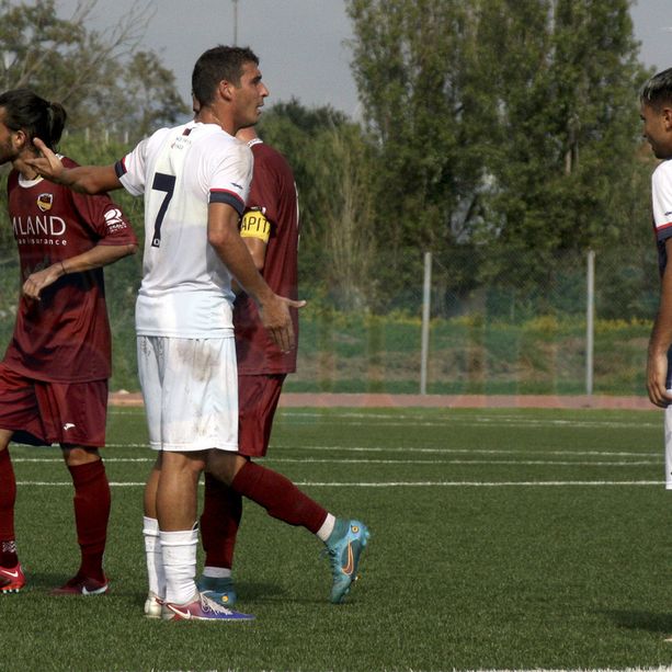 Calcio. Serie D, tutti in campo alle 14.30: il Vado punta al tris con il Casale, la Sanremese ospita il Pinerolo per tenere vivo il campionato