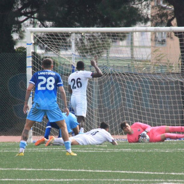 Calcio. Serie D, si avvicina la resa dei conti tra playoff e playout: il Vado ospita la Castanese, Ligorna all'esame Sanremese, Derthona in Val d'Aosta senza margini di errore