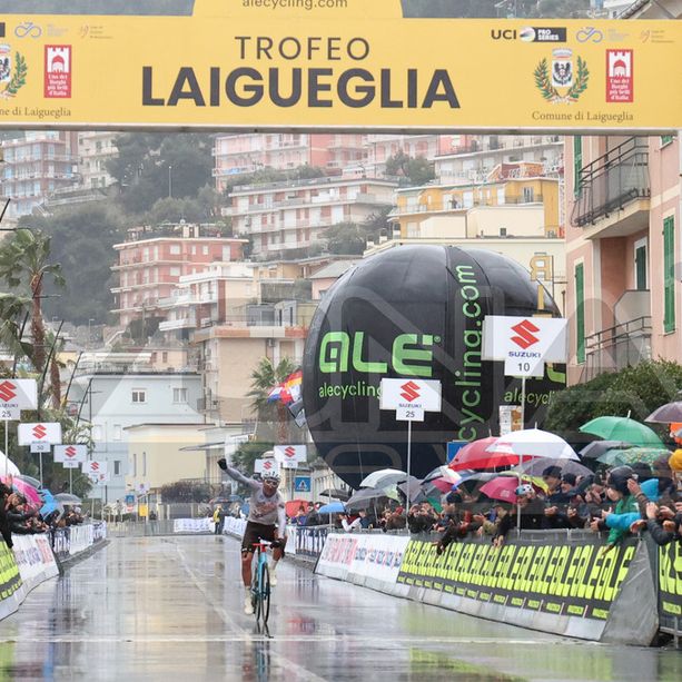 Trofeo Laigueglia, capolavoro francese: sul nuovo traguardo svetta Nans Peters