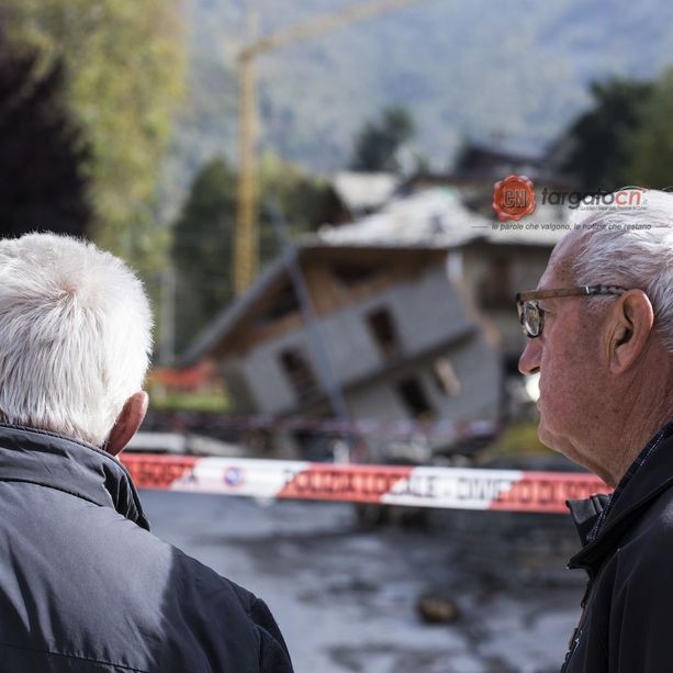 Un carro funebre e un trattore in corteo a Cuneo per &quot;non far morire la Valle Vermenagna&quot;