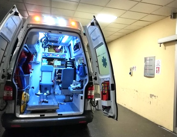 Priola, con l'auto contro un ostacolo: muore donna di 55 anni