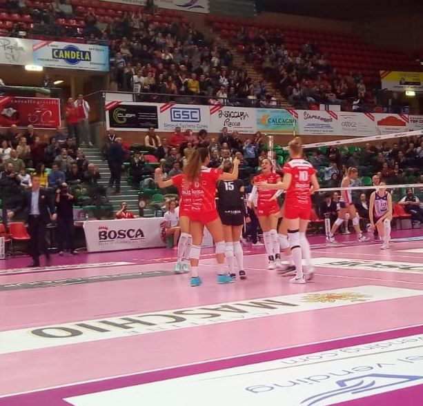 Volley femminile A1: la Bosca S.Bernardo Cuneo batte Scandicci al tie-break, che partita al Pala UBI Banca!