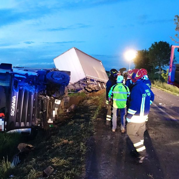 Scontro tra vettura e autoarticolato a Savigliano: due giovani vittime