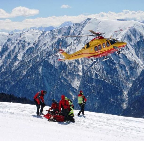 Valanga nel vallone di Stroppia: coinvolto un gruppo di otto scialpinisti, recuperato in gravi condizioni il disperso
