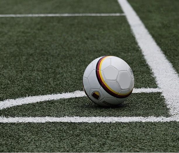 Calcio regionale ancora fermo, rinviate le partite del weekend