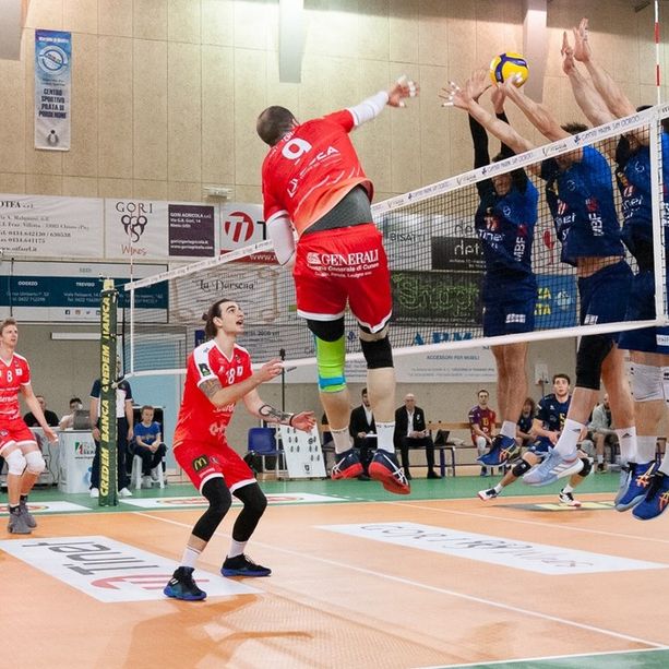 Volley maschile A3 - Cuneo cade contro Prata di Pordenone, Serniotti ammette: &quot;In questo momento ci sono superiori&quot;