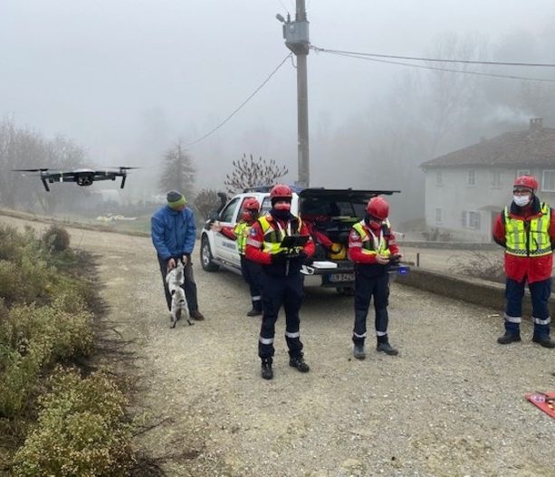 Si allontana con il cane e non fa ritorno: bambino di 8 anni ritrovato dai vigili del fuoco