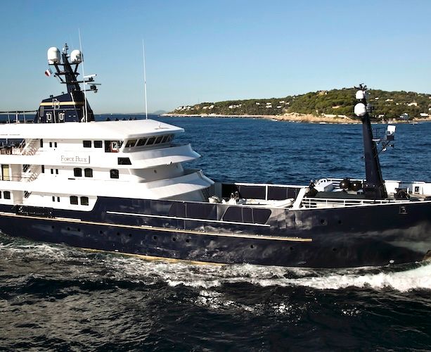 Briatore chiede alla Presidenza del Consiglio maxi risarcimento per la confisca del suo yacht