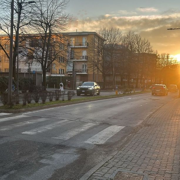 Alba, ennesimo investimento stradale in via Ognissanti. Interviene l’elisoccorso