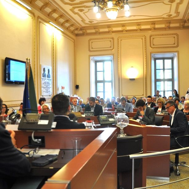 Ricchi e poveri nei Comuni della Granda: a Bra guida la classifica un dirigente medico consigliere di maggioranza
